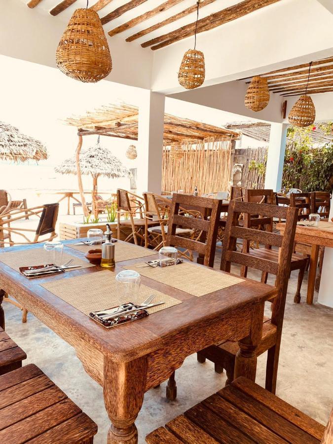 Helwas Zanzibar Beach Hotel Bwejuu Exteriör bild