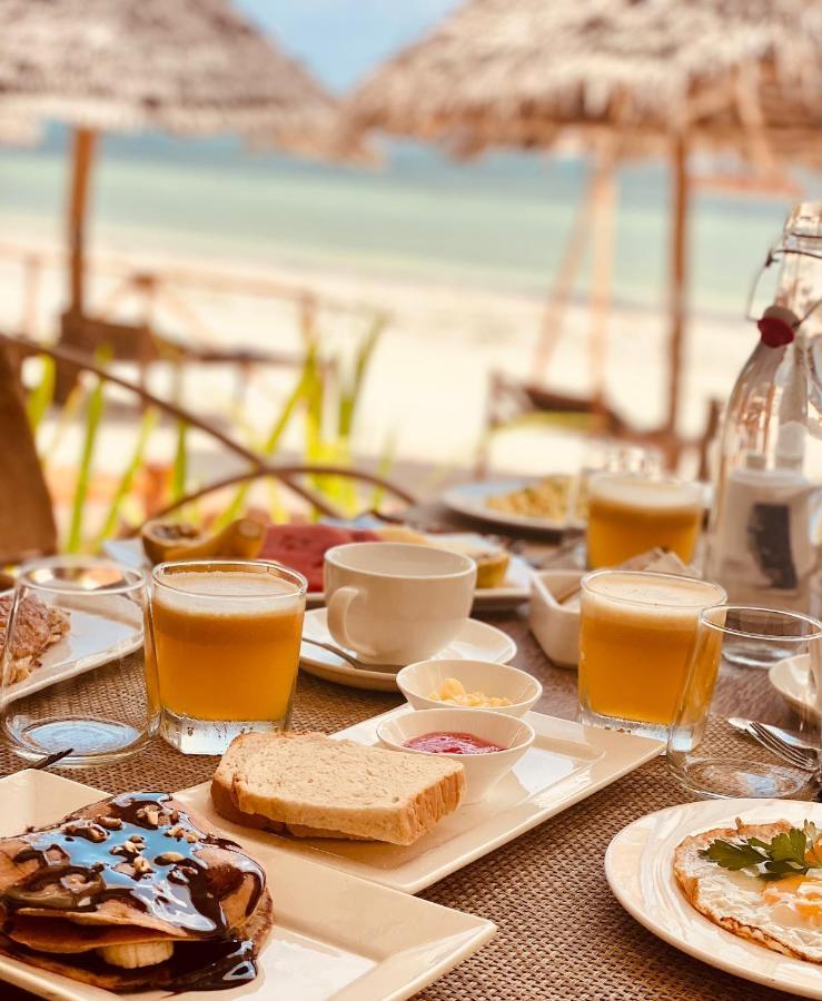 Helwas Zanzibar Beach Hotel Bwejuu Exteriör bild