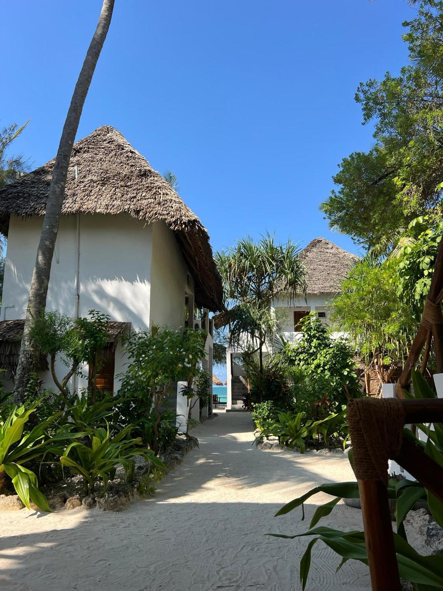 Helwas Zanzibar Beach Hotel Bwejuu Exteriör bild
