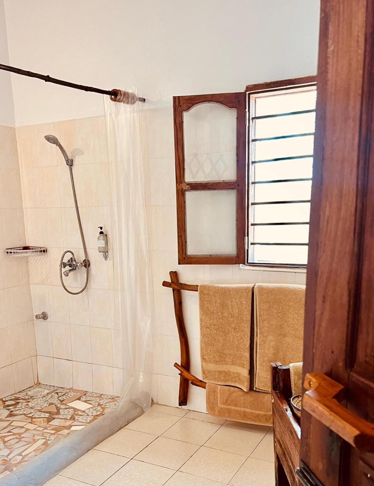 Helwas Zanzibar Beach Hotel Bwejuu Exteriör bild