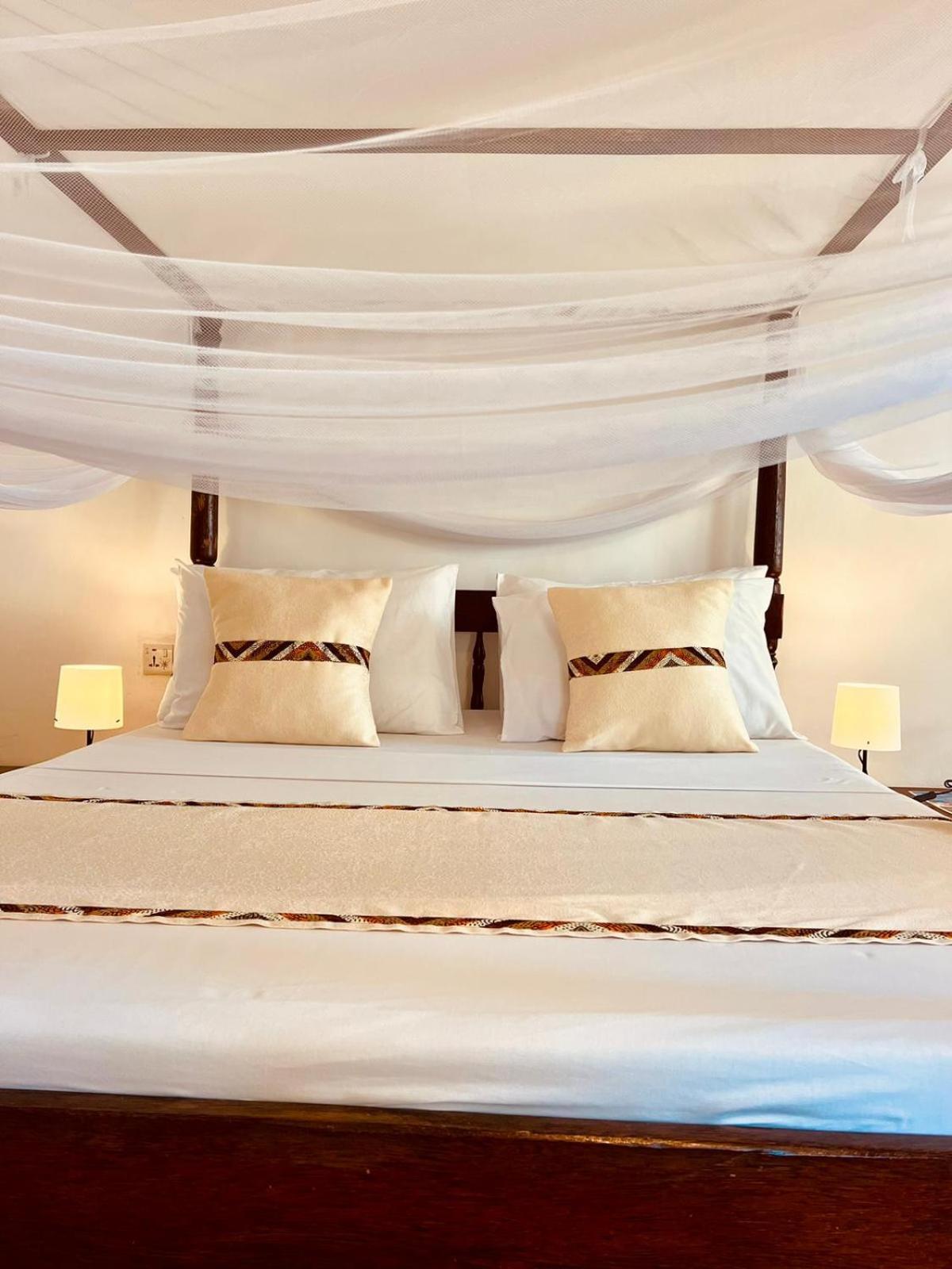 Helwas Zanzibar Beach Hotel Bwejuu Exteriör bild