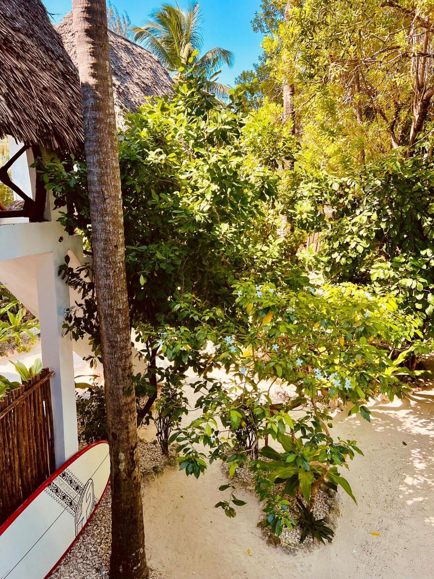 Helwas Zanzibar Beach Hotel Bwejuu Exteriör bild