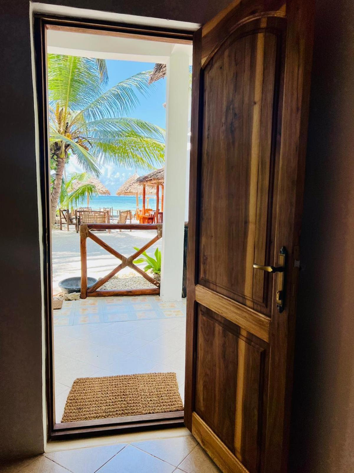 Helwas Zanzibar Beach Hotel Bwejuu Exteriör bild