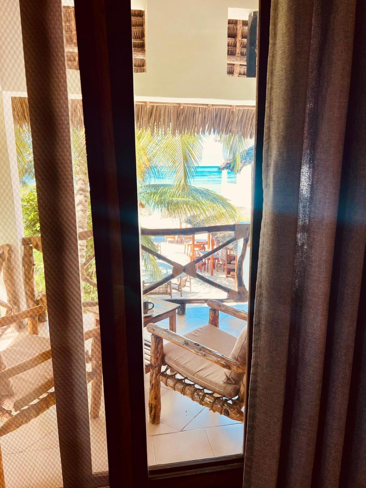 Helwas Zanzibar Beach Hotel Bwejuu Exteriör bild