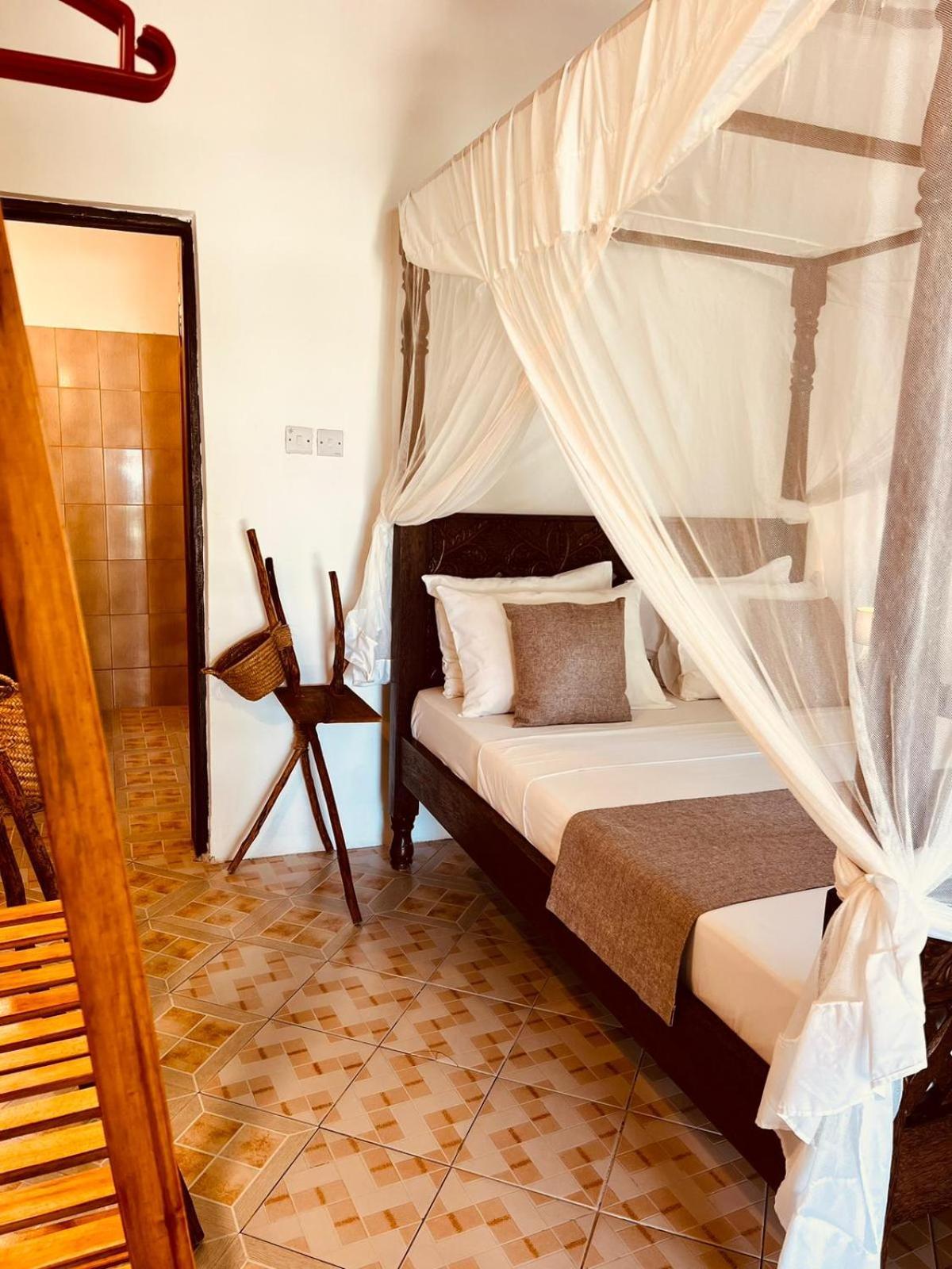 Helwas Zanzibar Beach Hotel Bwejuu Exteriör bild
